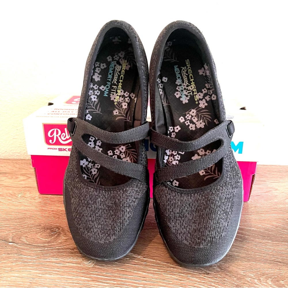 FIRM PRICE‼️ Skechers Breathe Easy Relaxed Fit Lucky Lady Mary Janes Size 9.5
